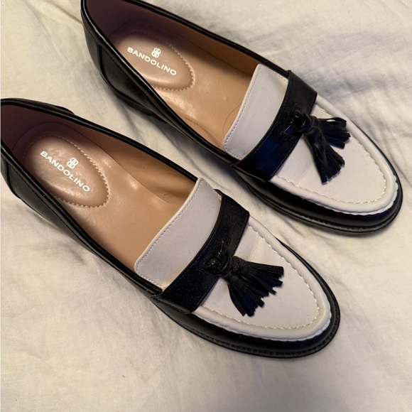 Bandolino Fillus Women's Black/Cream Tassel Loafers - Picture 4 of 7